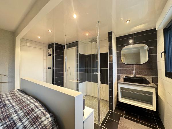 Maison - 6 pièces - jardin - garage - BELLEVILLE SUR MEUSE