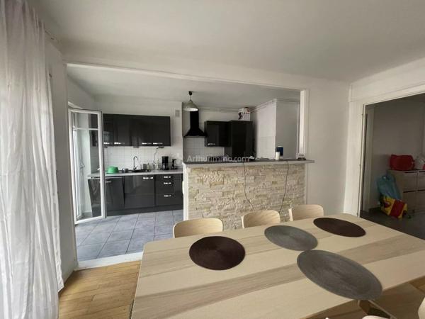 Location                                                      Appartement
                        
                     4 pièces                      86 m2                     à Villeurbanne