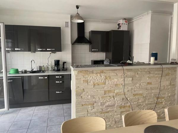 Location                                                      Appartement
                        
                     4 pièces                      86 m2                     à Villeurbanne