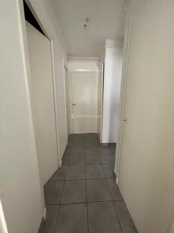Location                                                      Appartement
                        
                     4 pièces                      86 m2                     à Villeurbanne