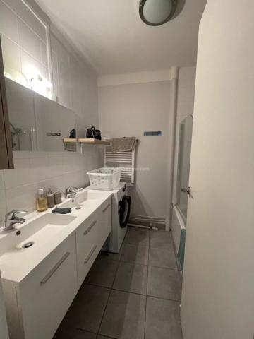 Location                                                      Appartement
                        
                     4 pièces                      86 m2                     à Villeurbanne
