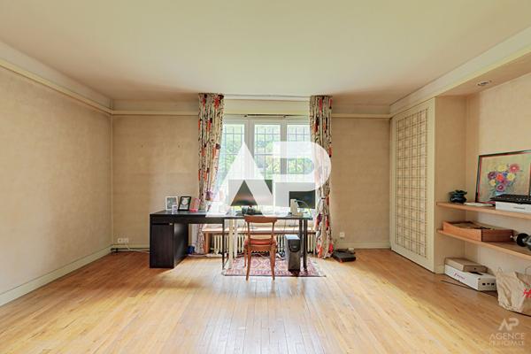Maison Bougival 7 pièce(s) 165 m2 930 000 € ** - Référence 19633