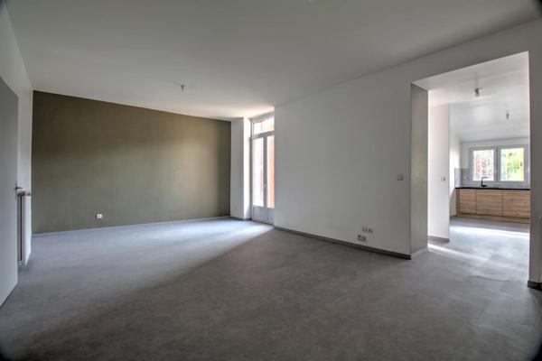 Location                                                      Appartement
                        
                     3 pièces                      87 m2                     à Le Chambon-Feugerolles