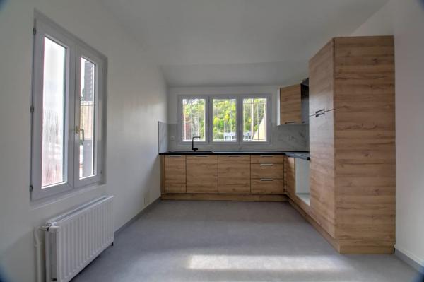 Location                                                      Appartement
                        
                     3 pièces                      87 m2                     à Le Chambon-Feugerolles