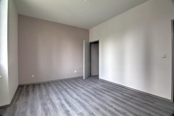 Location                                                      Appartement
                        
                     3 pièces                      87 m2                     à Le Chambon-Feugerolles
