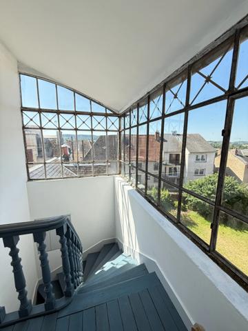 EN EXCLUSIVITE ! Maison de ville de caractère 242m², 4 chambres, avec jardin 147 000 €