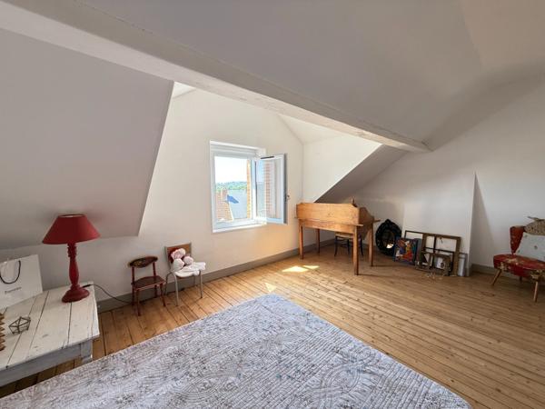 EN EXCLUSIVITE ! Maison de ville de caractère 242m², 4 chambres, avec jardin 147 000 €