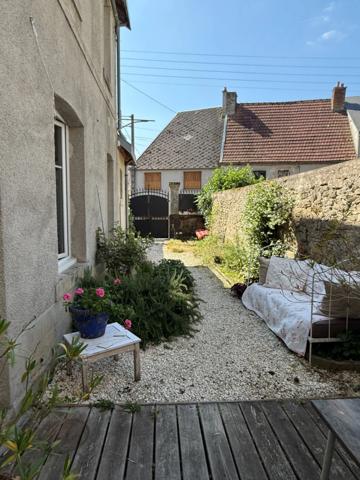 EN EXCLUSIVITE ! Maison de ville de caractère 242m², 4 chambres, avec jardin 147 000 €