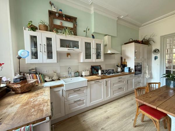 EN EXCLUSIVITE ! Maison de ville de caractère 242m², 4 chambres, avec jardin 147 000 €