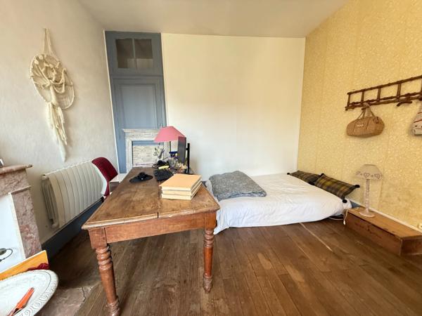 EN EXCLUSIVITE ! Maison de ville de caractère 242m², 4 chambres, avec jardin 147 000 €