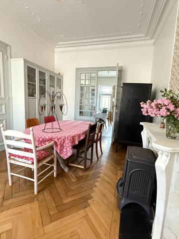 EN EXCLUSIVITE ! Maison de ville de caractère 242m², 4 chambres, avec jardin 147 000 €