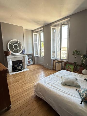 EN EXCLUSIVITE ! Maison de ville de caractère 242m², 4 chambres, avec jardin 147 000 €