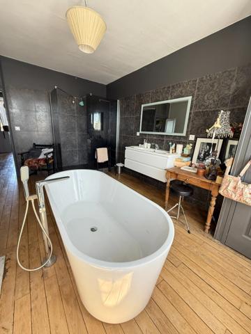 EN EXCLUSIVITE ! Maison de ville de caractère 242m², 4 chambres, avec jardin 147 000 €