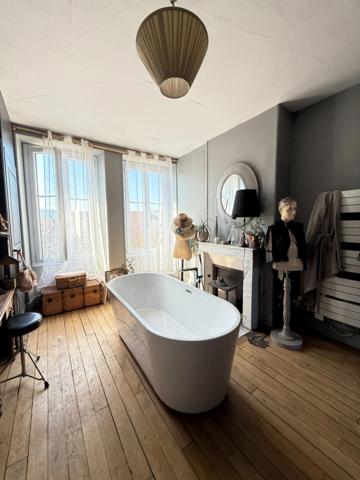 EN EXCLUSIVITE ! Maison de ville de caractère 242m², 4 chambres, avec jardin 147 000 €