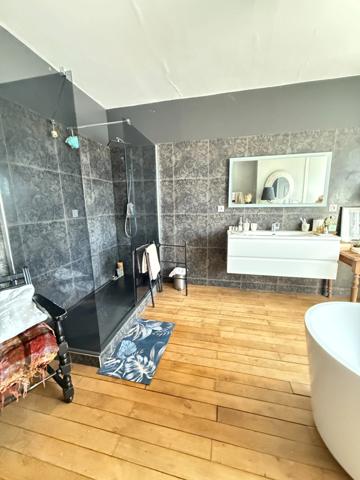 EN EXCLUSIVITE ! Maison de ville de caractère 242m², 4 chambres, avec jardin 147 000 €