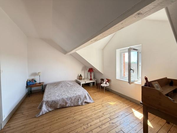 EN EXCLUSIVITE ! Maison de ville de caractère 242m², 4 chambres, avec jardin 147 000 €