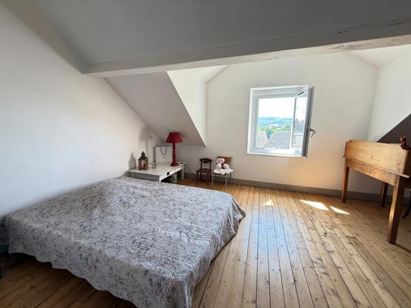 EN EXCLUSIVITE ! Maison de ville de caractère 242m², 4 chambres, avec jardin 147 000 €