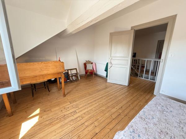 EN EXCLUSIVITE ! Maison de ville de caractère 242m², 4 chambres, avec jardin 147 000 €