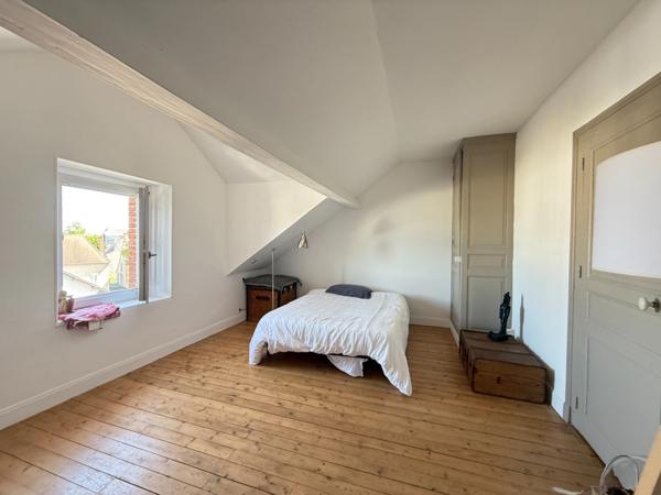 EN EXCLUSIVITE ! Maison de ville de caractère 242m², 4 chambres, avec jardin 147 000 €