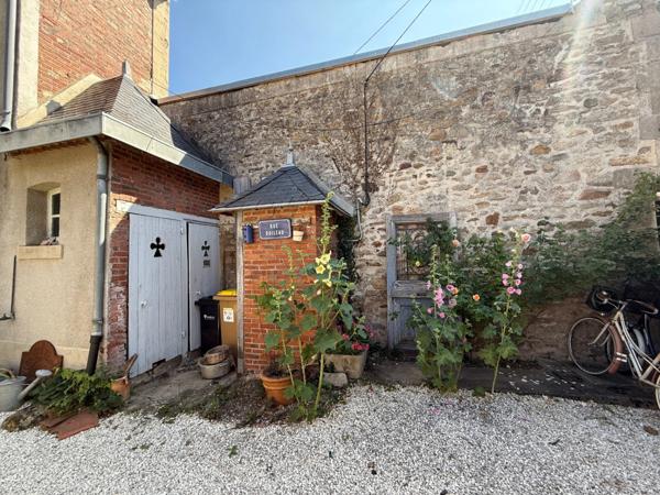 EN EXCLUSIVITE ! Maison de ville de caractère 242m², 4 chambres, avec jardin 147 000 €