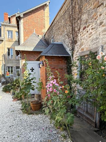 EN EXCLUSIVITE ! Maison de ville de caractère 242m², 4 chambres, avec jardin 147 000 €