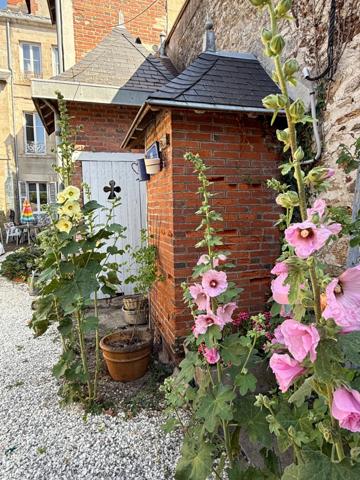 EN EXCLUSIVITE ! Maison de ville de caractère 242m², 4 chambres, avec jardin 147 000 €