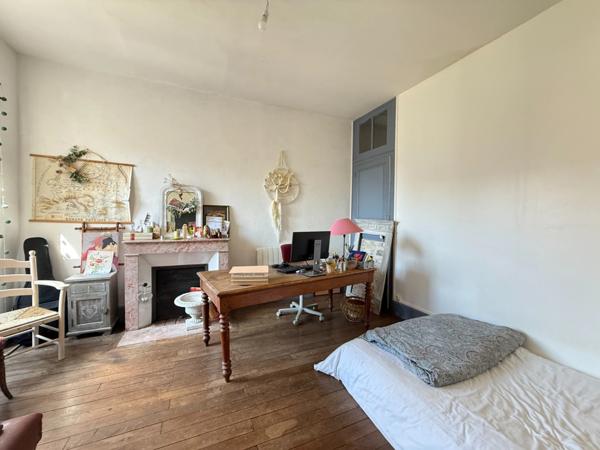 EN EXCLUSIVITE ! Maison de ville de caractère 242m², 4 chambres, avec jardin 147 000 €