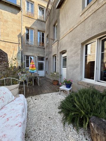 EN EXCLUSIVITE ! Maison de ville de caractère 242m², 4 chambres, avec jardin 147 000 €