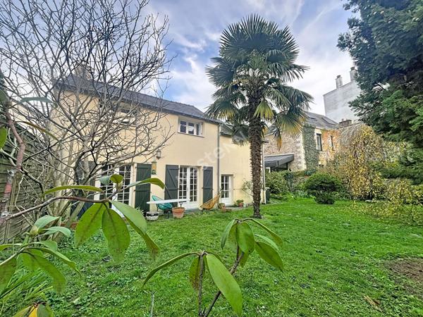 Nantes Saint Pasquier / Maison non mitoyenne 3 chambres et bureau / beau jardin sud-ouest /