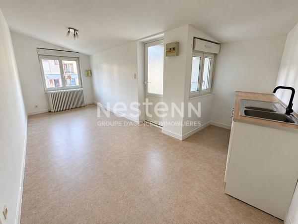 À Vendre - Appartement de 86 m²- 3 chambres en centre-ville de Locminé avec cour privative