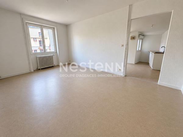 À Vendre - Appartement de 86 m²- 3 chambres en centre-ville de Locminé avec cour privative