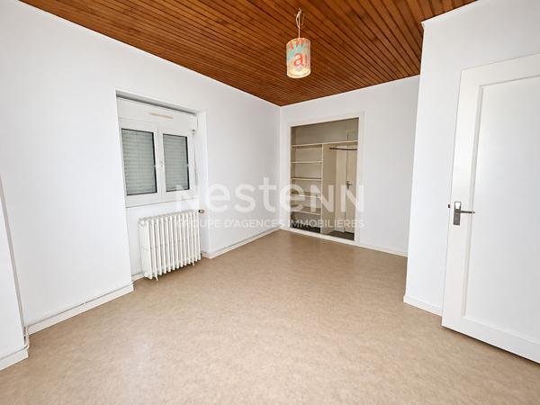 À Vendre - Appartement de 86 m²- 3 chambres en centre-ville de Locminé avec cour privative