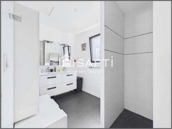 MAISON T6 AVEC PISCINE