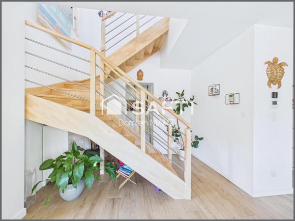 MAISON T6 AVEC PISCINE