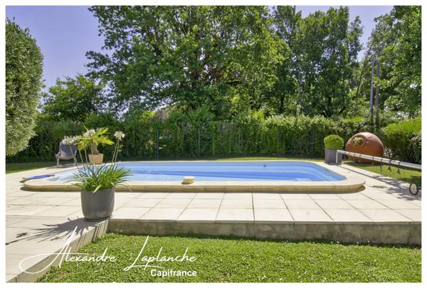 Dpt Tarn et Garonne (82), Maison de plain-pied parfaitement entretenue, au calme, avec piscine, garage et commerces accessibles à pied, à SAINT ETIENNE DE TULMONT.