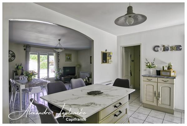 Dpt Tarn et Garonne (82), Maison de plain-pied parfaitement entretenue, au calme, avec piscine, garage et commerces accessibles à pied, à SAINT ETIENNE DE TULMONT.