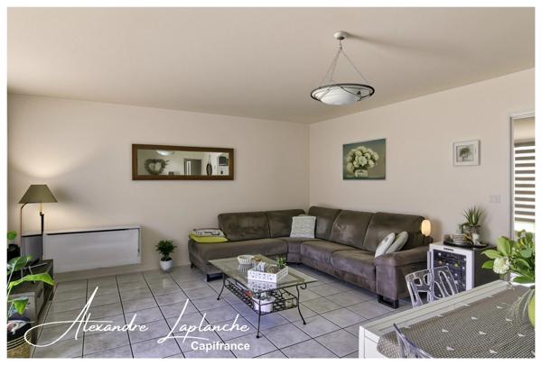 Dpt Tarn et Garonne (82), Maison de plain-pied parfaitement entretenue, au calme, avec piscine, garage et commerces accessibles à pied, à SAINT ETIENNE DE TULMONT.