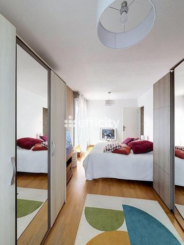 Appartement
         4 pièces
        - 100 m² Exclusivité 299 000 € *