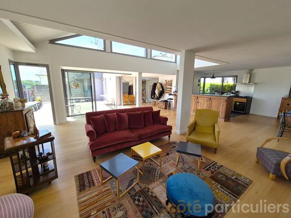 Vente
                Maison272 m² - 7 Pièces -
                    RODEZ (12000)