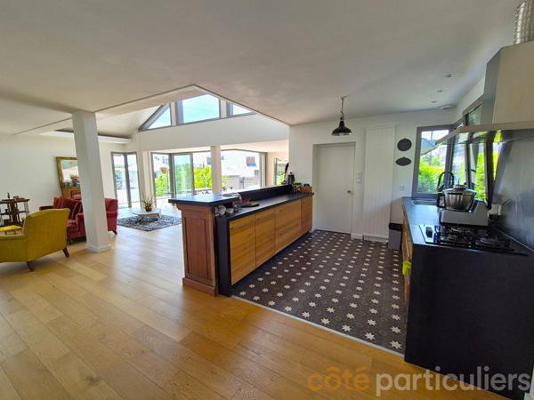 Vente
                Maison272 m² - 7 Pièces -
                    RODEZ (12000)