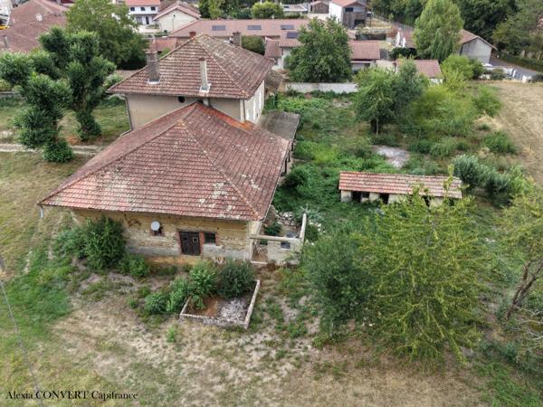 Dépendance 115m² avec 946m² de terrain proche centre village Foissiat