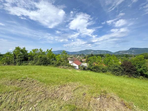 Vente Terrain 707 m2 à Les Avenières Veyrins-Thuellin
