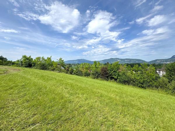 Vente Terrain 707 m2 à Les Avenières Veyrins-Thuellin