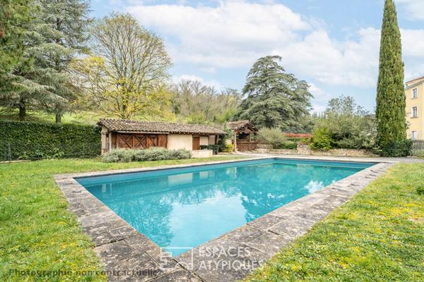 Maison de caractère rénovée avec jardin au sein d’une propriété du XIXe siècle