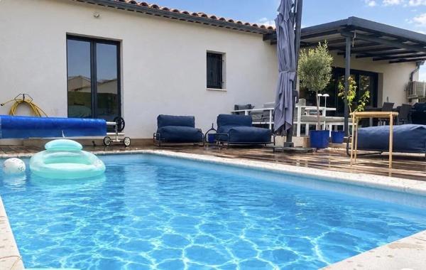 Vente                                                      Maison
                        
                     3 pièces                      93 m2                     à Le Puy-Sainte-Réparade