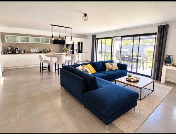 Vente                                                      Maison
                        
                     3 pièces                      93 m2                     à Le Puy-Sainte-Réparade