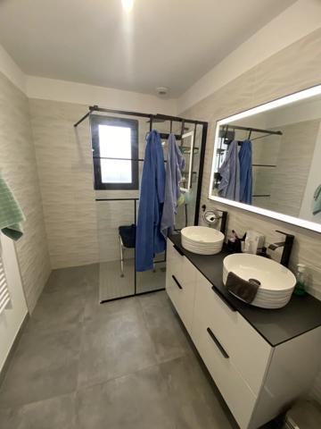 Vente                                                      Maison
                        
                     3 pièces                      93 m2                     à Le Puy-Sainte-Réparade