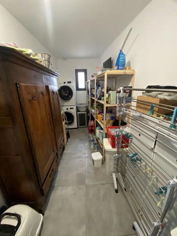 Vente                                                      Maison
                        
                     3 pièces                      93 m2                     à Le Puy-Sainte-Réparade