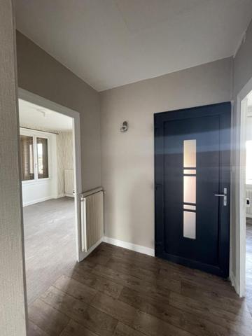 REF 11591- 58 BD BERTRAND DE DOUE F3 au 2ème - TRAVERSANT