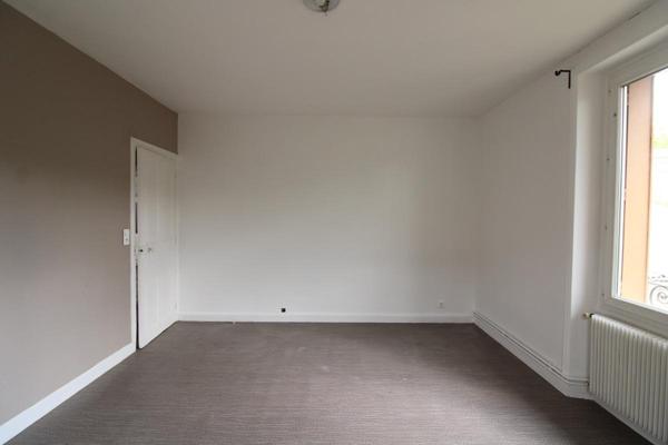 REF 11591- 58 BD BERTRAND DE DOUE F3 au 2ème - TRAVERSANT